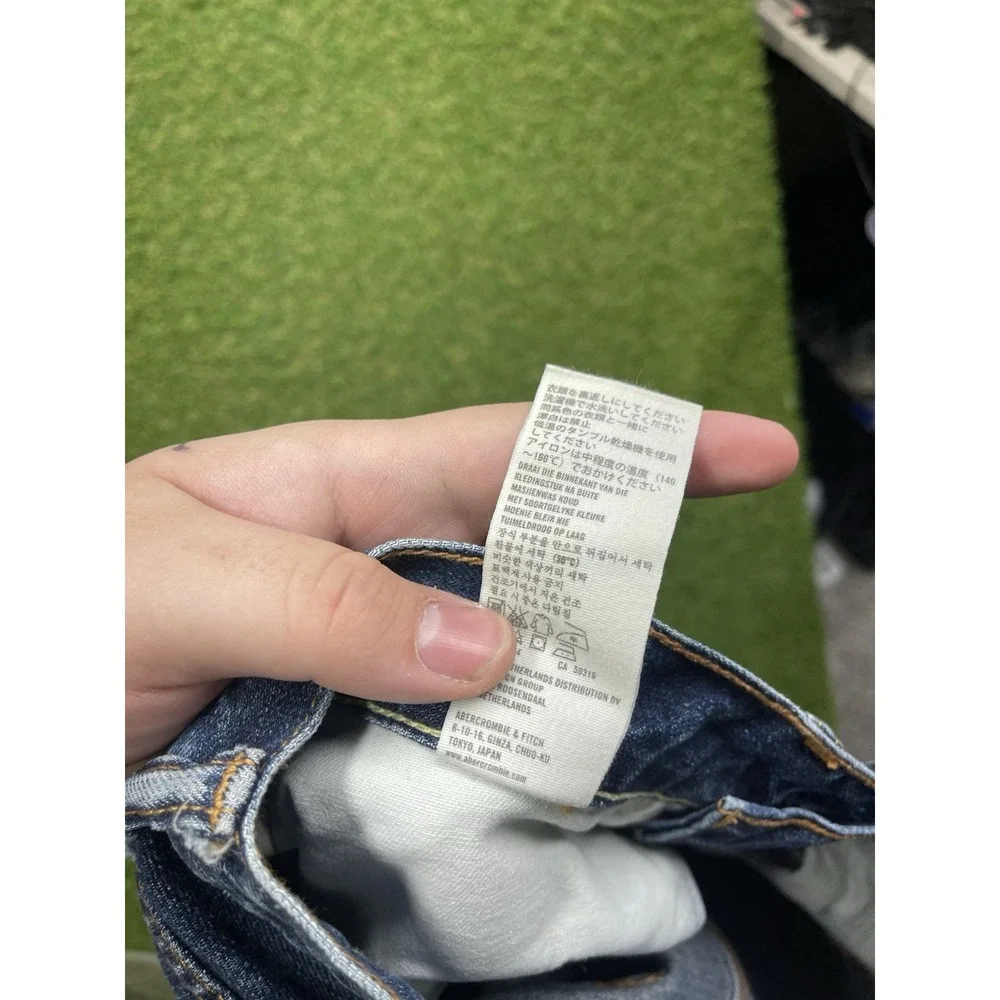Abercrombie & Fitch shop confidence